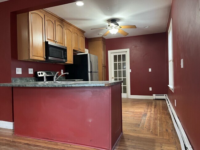 Foto del edificio - 79 Radcliffe Ave