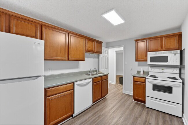 Foto del edificio - "Charming 1-Bedroom Haven in a Great Savannah Location!"