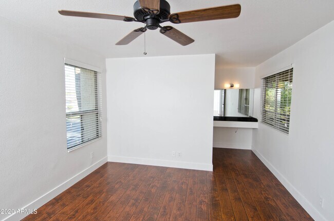 Building Photo - 7625 E Camelback Rd
