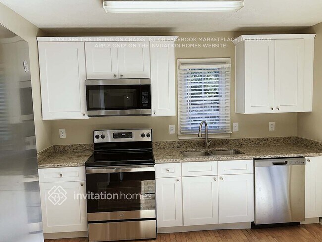 Building Photo - 6117 Fire Fly Ct