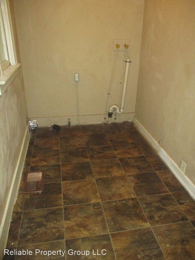 Foto del edificio - 3 br, 1 bath House - 931 Home Ave  Apt 101A