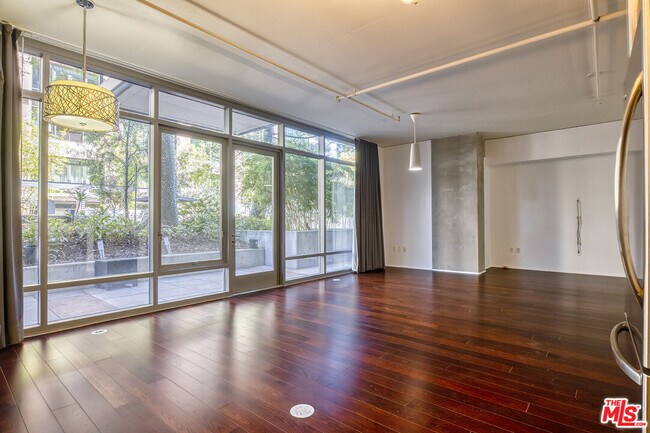 Foto del edificio - 1100 S Hope St