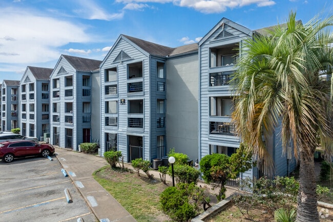 Building Photo - 7979 Westheimer Apartments