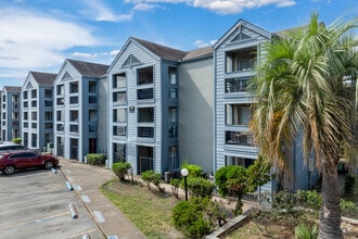 Building Photo - 7979 Westheimer Apartments