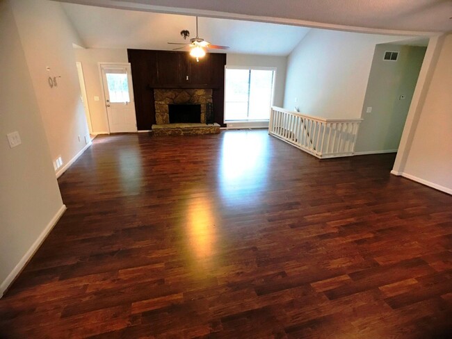 Foto del edificio - Renovated East Cobb with Finished Basement!