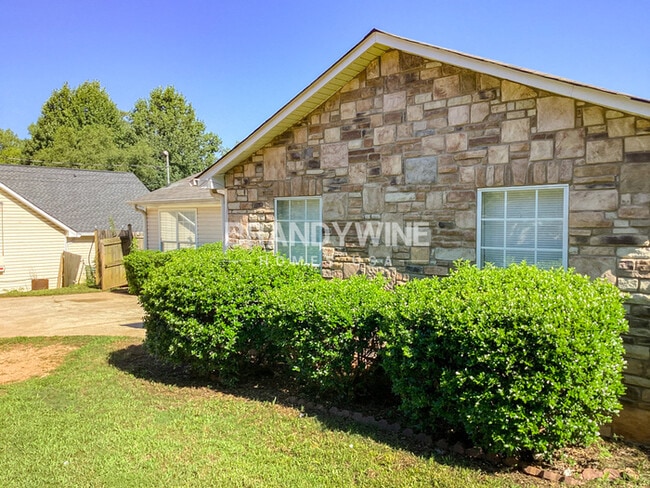 Foto del edificio - 630 Morrow Rd