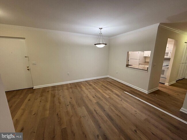 Building Photo - 18318 Streamside Dr