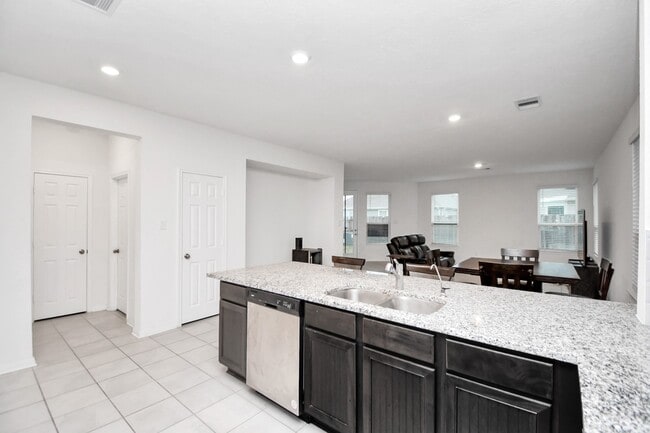 Building Photo - 2030 Domeniko Dr