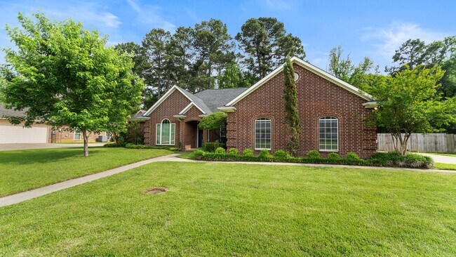 Building Photo - 4 Bedroom, 3 bathroom home in Pleasant Gro...