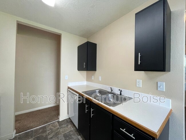 Building Photo - 1299 N Stephanie Ln