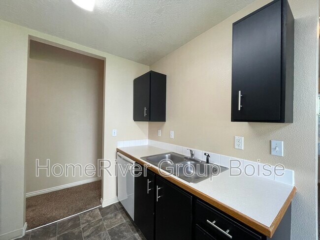 Foto del edificio - 1299 N Stephanie Ln