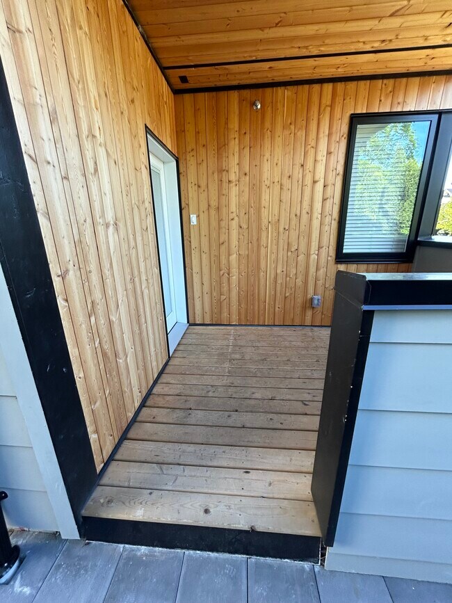 Photo du bâtiment - 240 4th St W