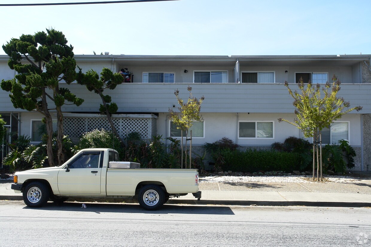 Building Photo - 1518 Oxford St