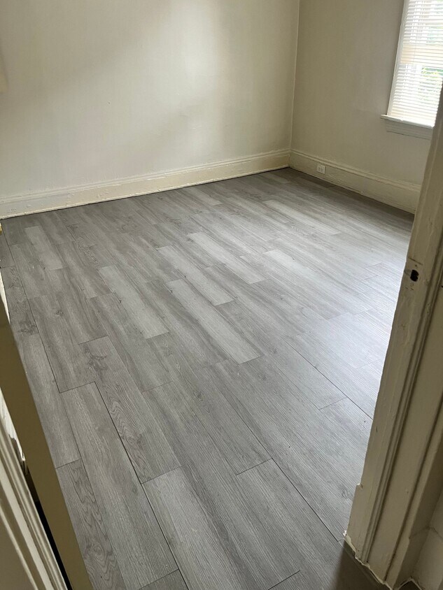 Foto del edificio - 2927 E 125th St