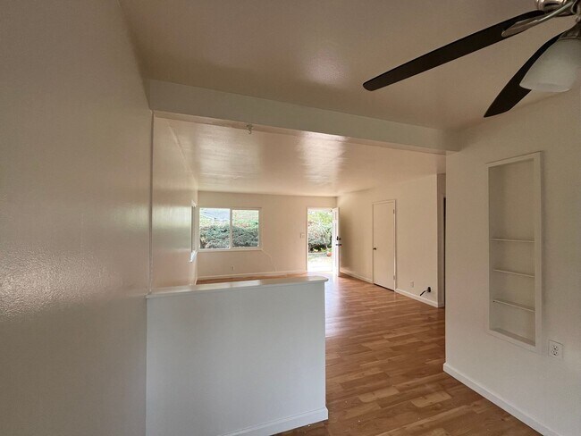 Foto del edificio - Spacious Home Newly updated! - 4th room is...