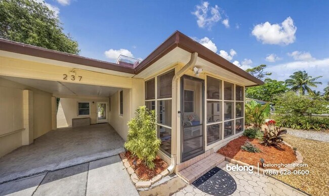 Foto del edificio - 237 SW 20th St