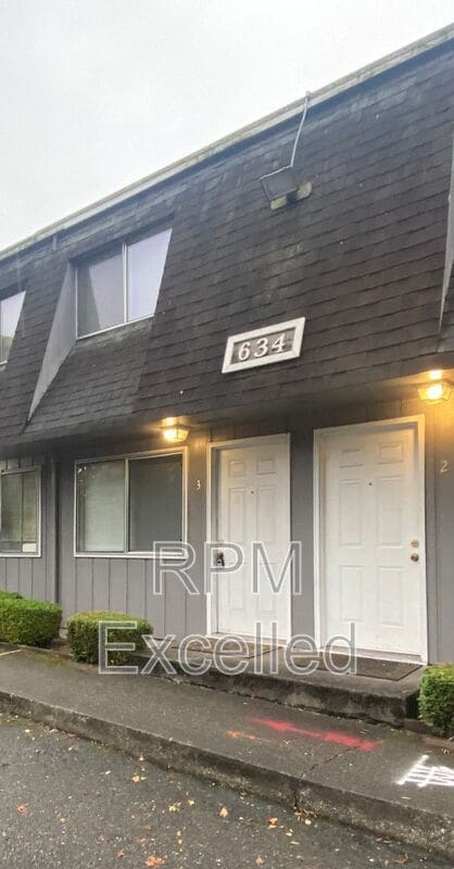 Building Photo - 634 M St NE