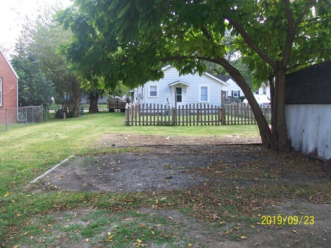 Building Photo - 118 W Cross St