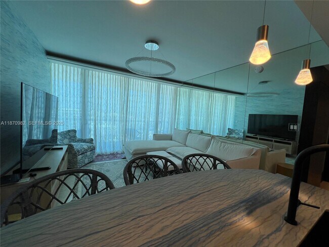 Foto del edificio - 6799 Collins Ave