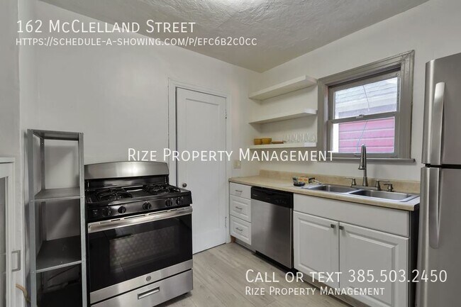 Building Photo - 2-bedroom duplex downtown just steps from ...