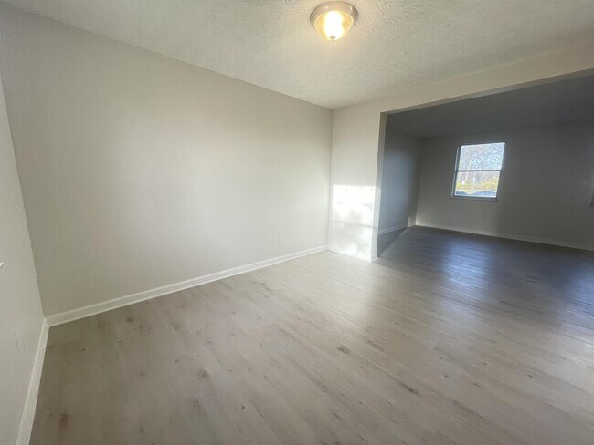 Foto del edificio - 953 S Spring Rd