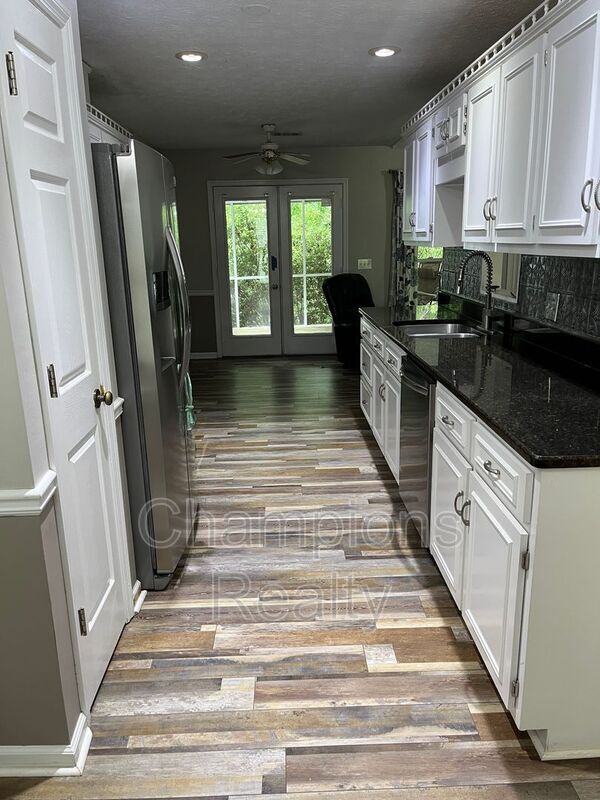 Foto del edificio - 7113 Chaucer Ln
