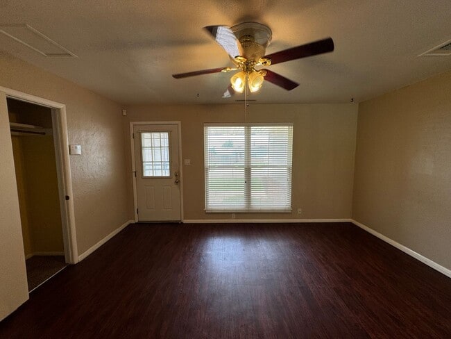 Building Photo - Cozy Home in Midwest City!