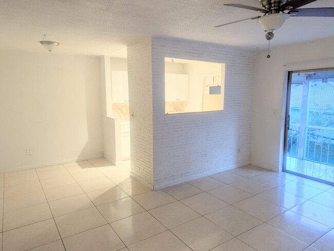 Building Photo - 20400 NW 7th Ave