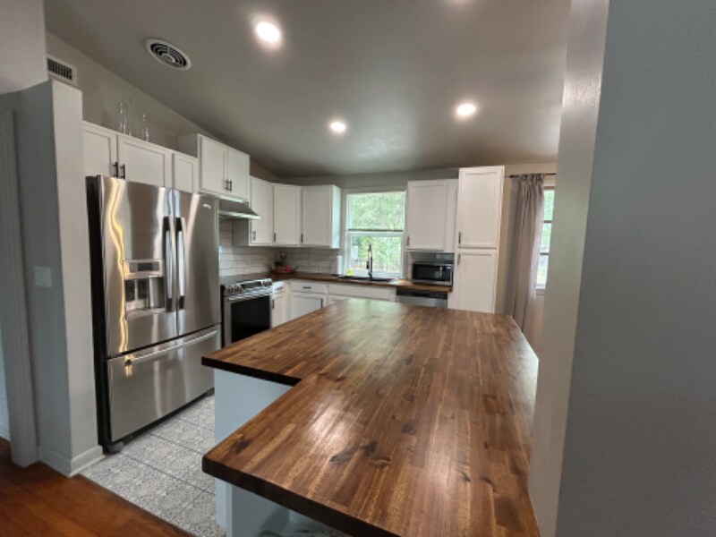 Foto principal - 7424 Roslyn Rd
