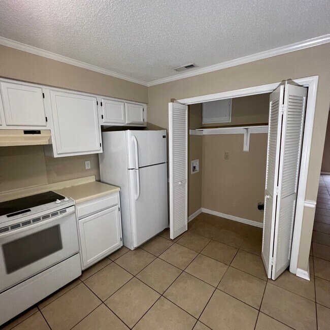 Foto del edificio - 2905 Cedar Creek Rd