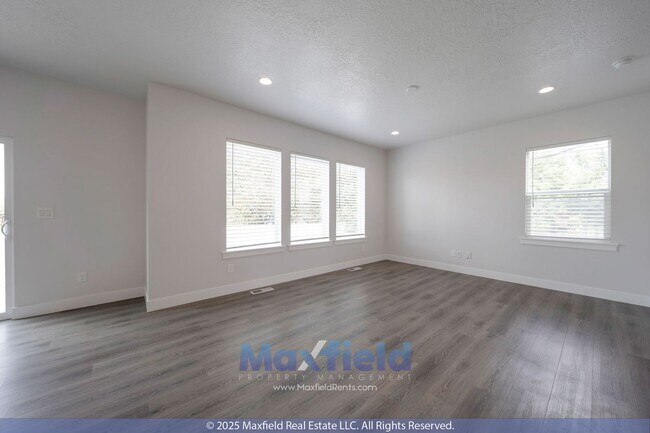 Foto del edificio - Spacious Twin Home - EV friendly - North S...