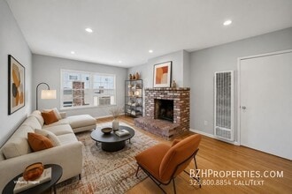 Building Photo - 5303 1/2 Vantage Ave