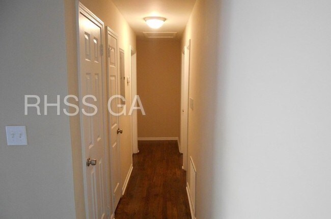 Building Photo - 278 Longleaf Dr SE