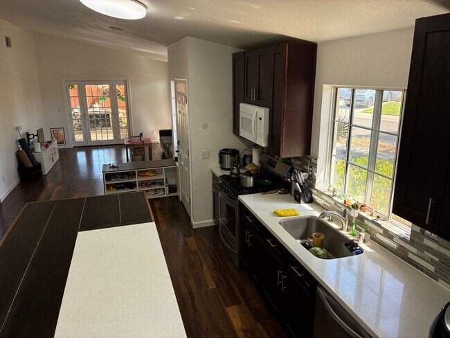 Foto del edificio - 4 Bedroom 2 bathroom home in Mace Ranch Davis