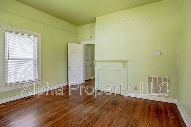 Building Photo - 115 4th St
