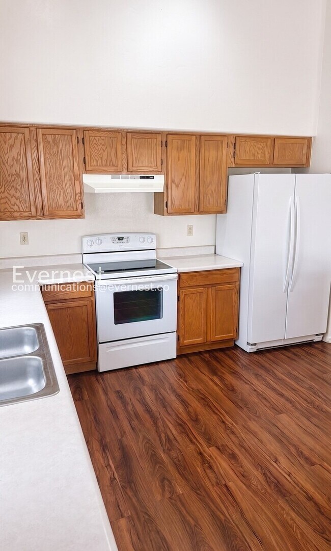 Building Photo - 931 W Antelope Creek Way