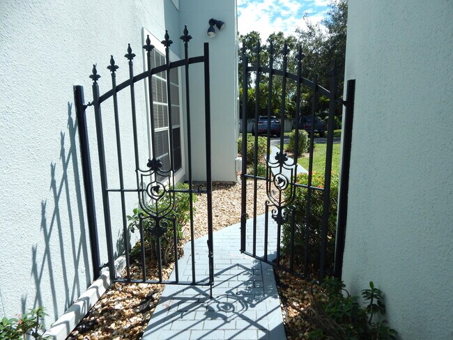Foto del edificio - 6117 Old Court Rd