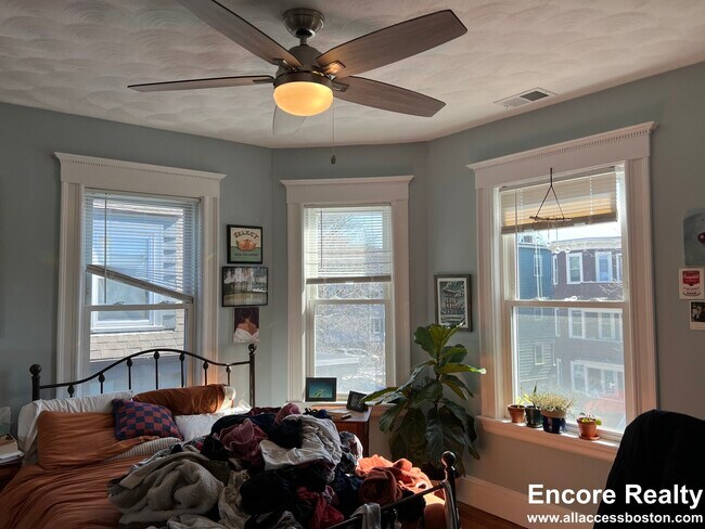 Foto del edificio - 305 Highland Ave