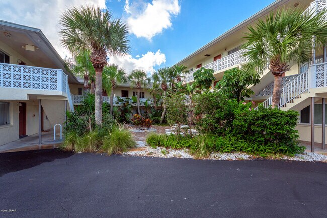 Building Photo - 102 S Peninsula Dr