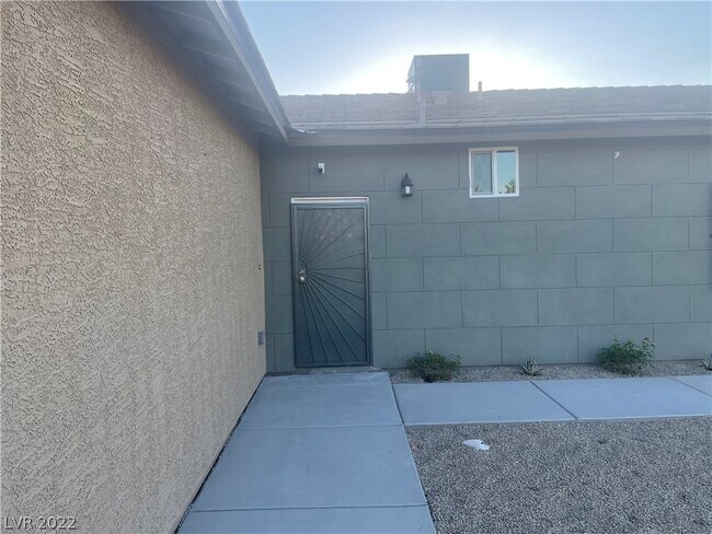 Building Photo - 4966 Andover Dr