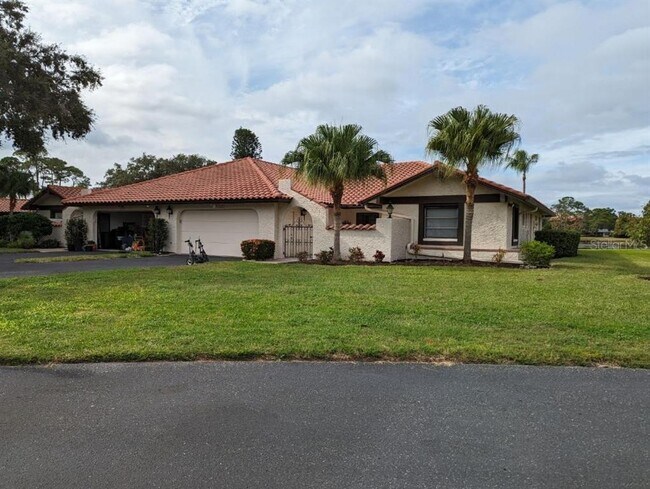 Building Photo - 5581 Golf Pointe Dr