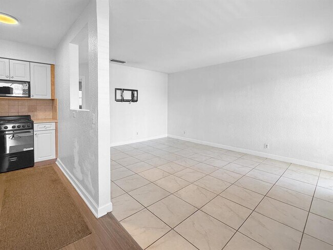Foto del edificio - 2607 NE 8th Ave