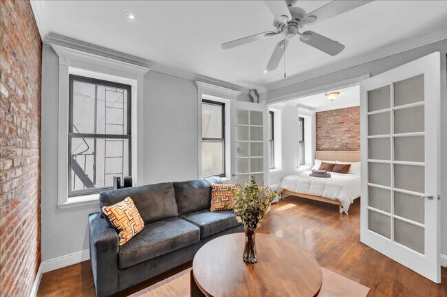 Foto del edificio - 346 E 18th St