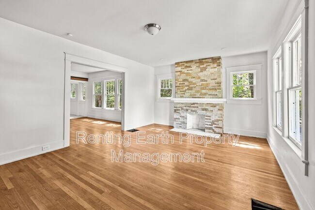 Building Photo - 1705 Steiner Ave SW