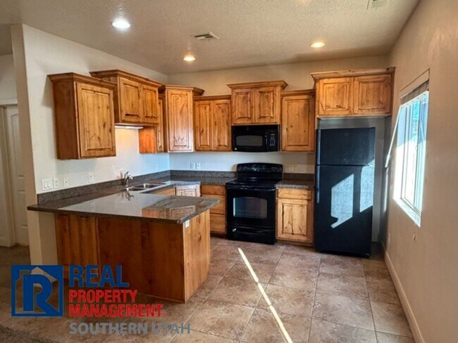 Building Photo - MILLCREEK SPRINGS TOWNHOME