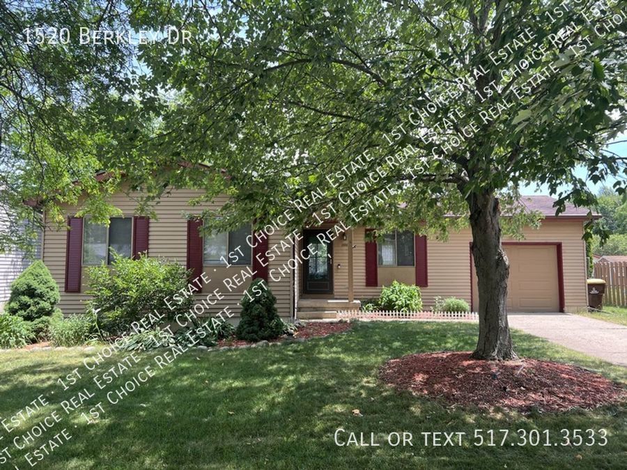 Foto principal - Great 3-BDR 1.5-BTH Ranch in Holt - Fenced...