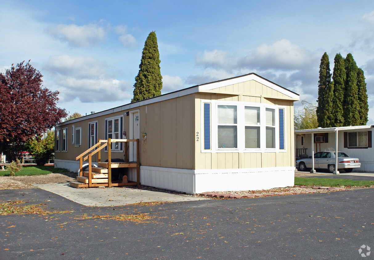 Building Photo - Christi's Mobile Home Park