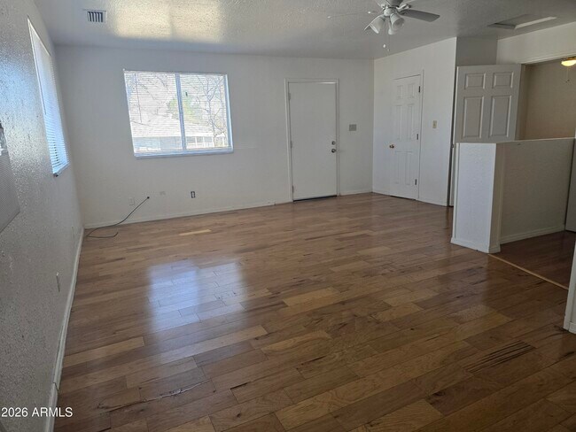 Foto del edificio - 1101 E Mingus Ave