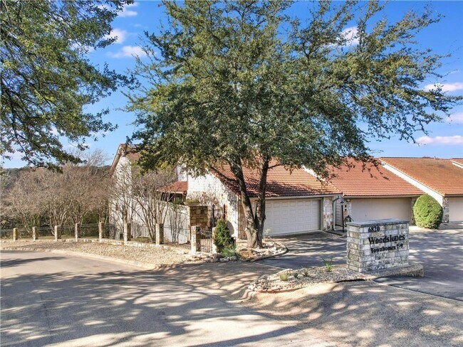 Building Photo - 6820 Cypress Point N