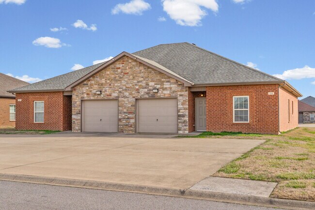 Building Photo - 109 Holland Dr